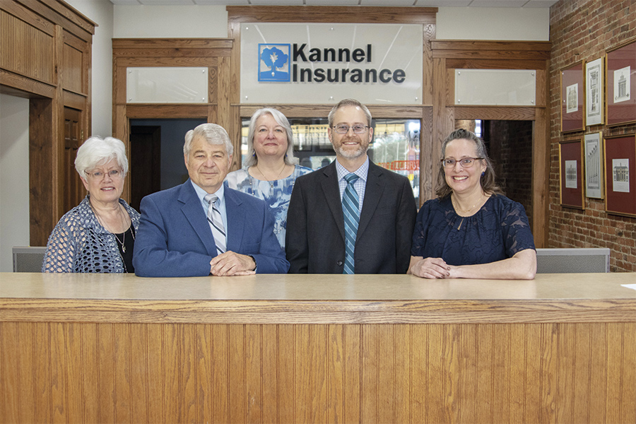 insurance-agents-behind-desk-montpelier-oh